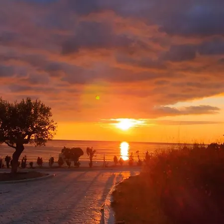 Дом отдыха Cozy In The Woods Next To The Sea , 7 Sleeps
