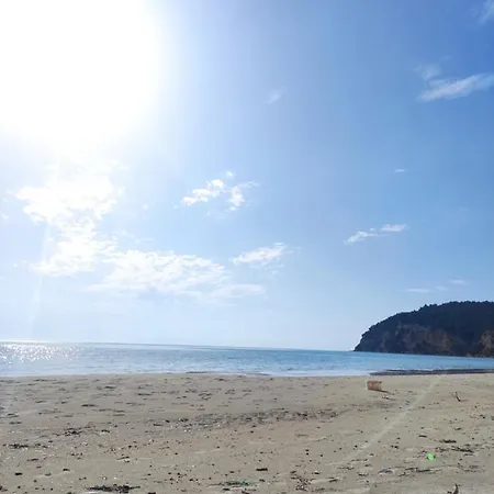 Cozy In The Woods Next To The Sea , 7 Sleeps Holiday home Elani