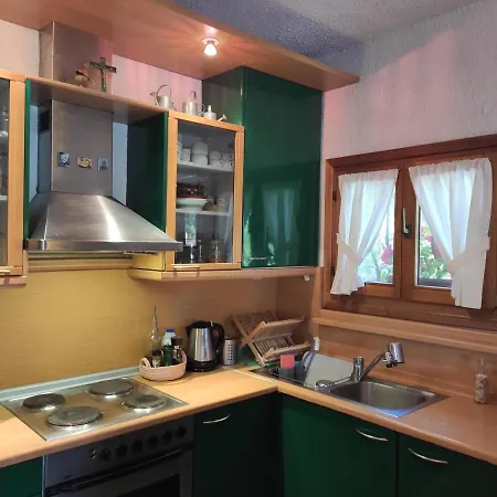Cozy In The Woods Next To The Sea , 7 Sleeps Holiday home